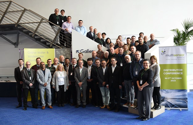 Multisensor-Team mit den Distributoren